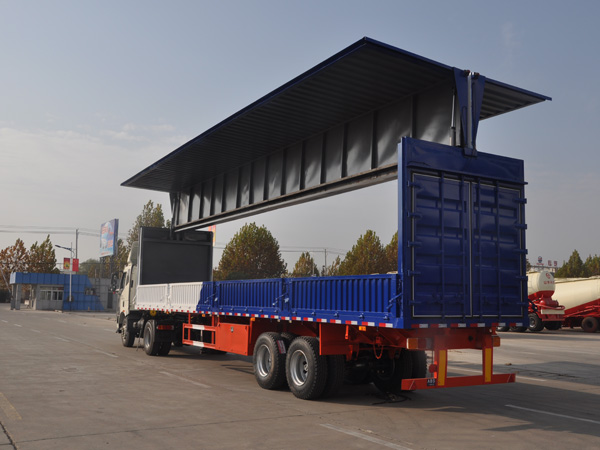 展翼廂式運(yùn)輸半掛車(chē)